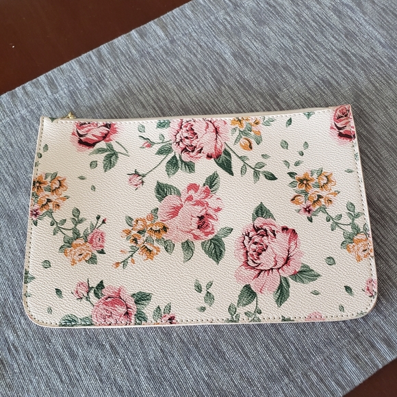 NWT Bebe "Jodie" Floral Crossbody Bag - Picture 9 of 9